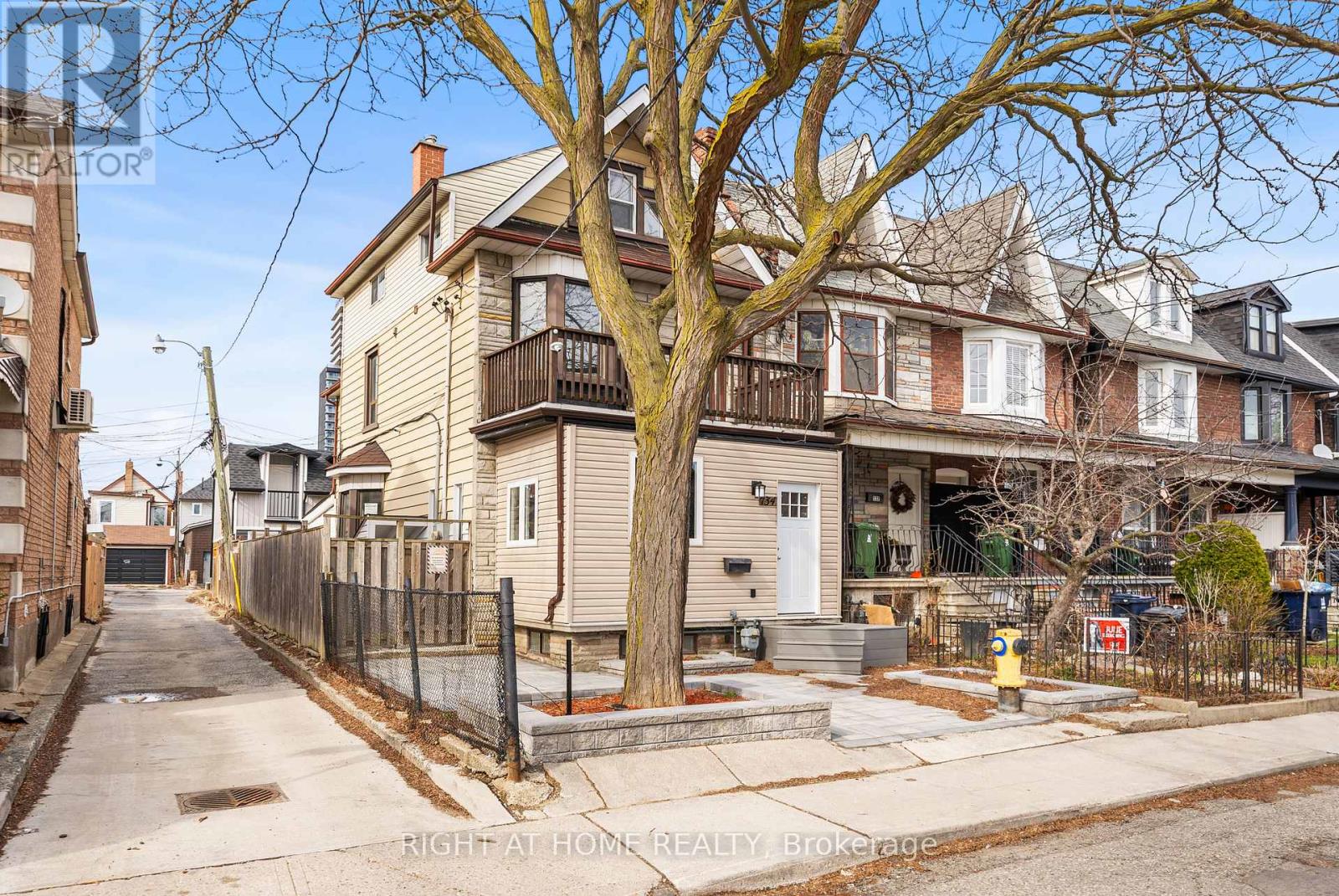 134 Millicent St, Toronto, ON M6H 1W4