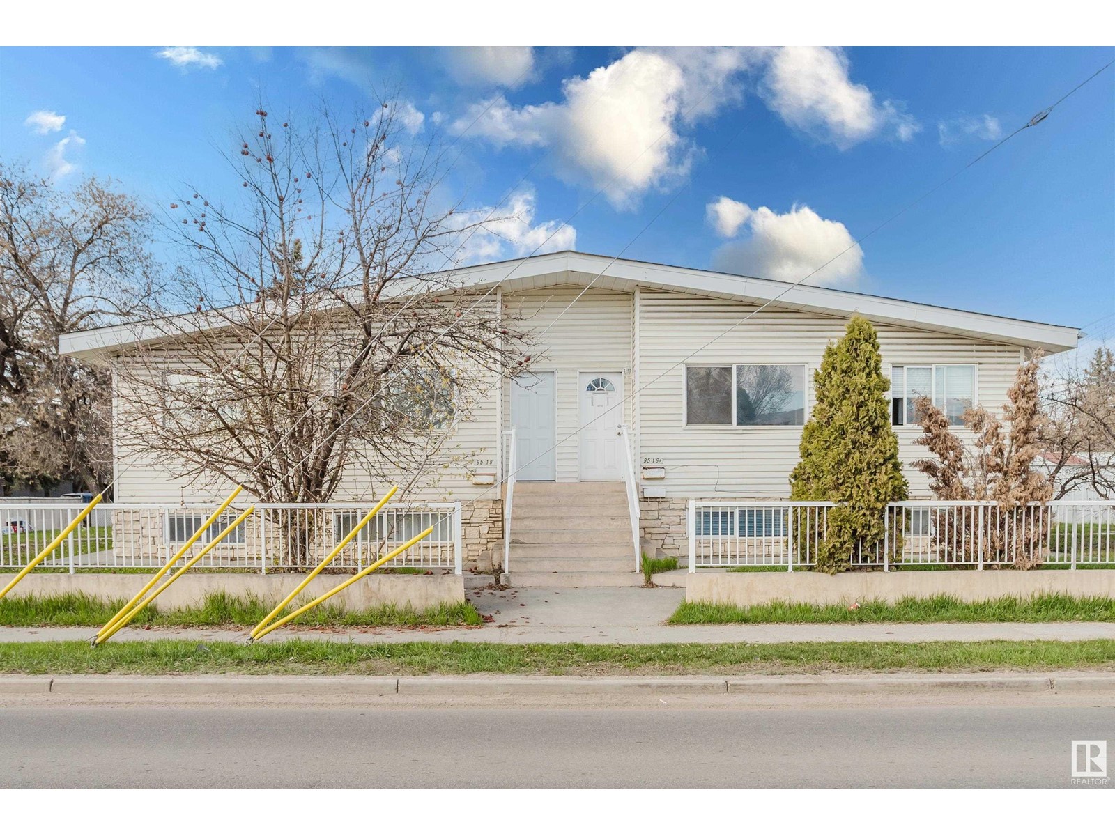 9516 9518 127 Ave NW, Edmonton, AB T5E 0B6