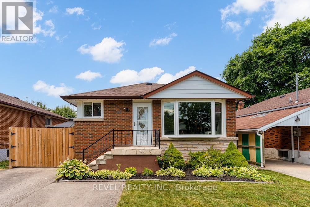 42 Terrace Dr, Hamilton, ON L9A 2Y6