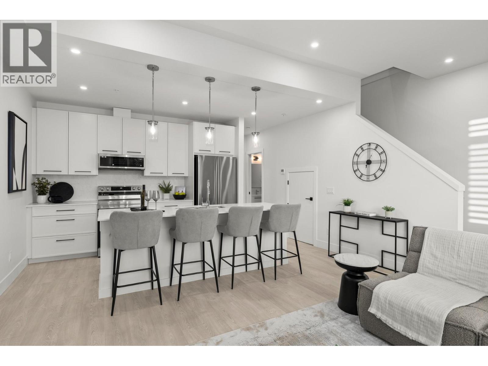 1228 Pacific Ave, Kelowna, BC V1Y 5T7