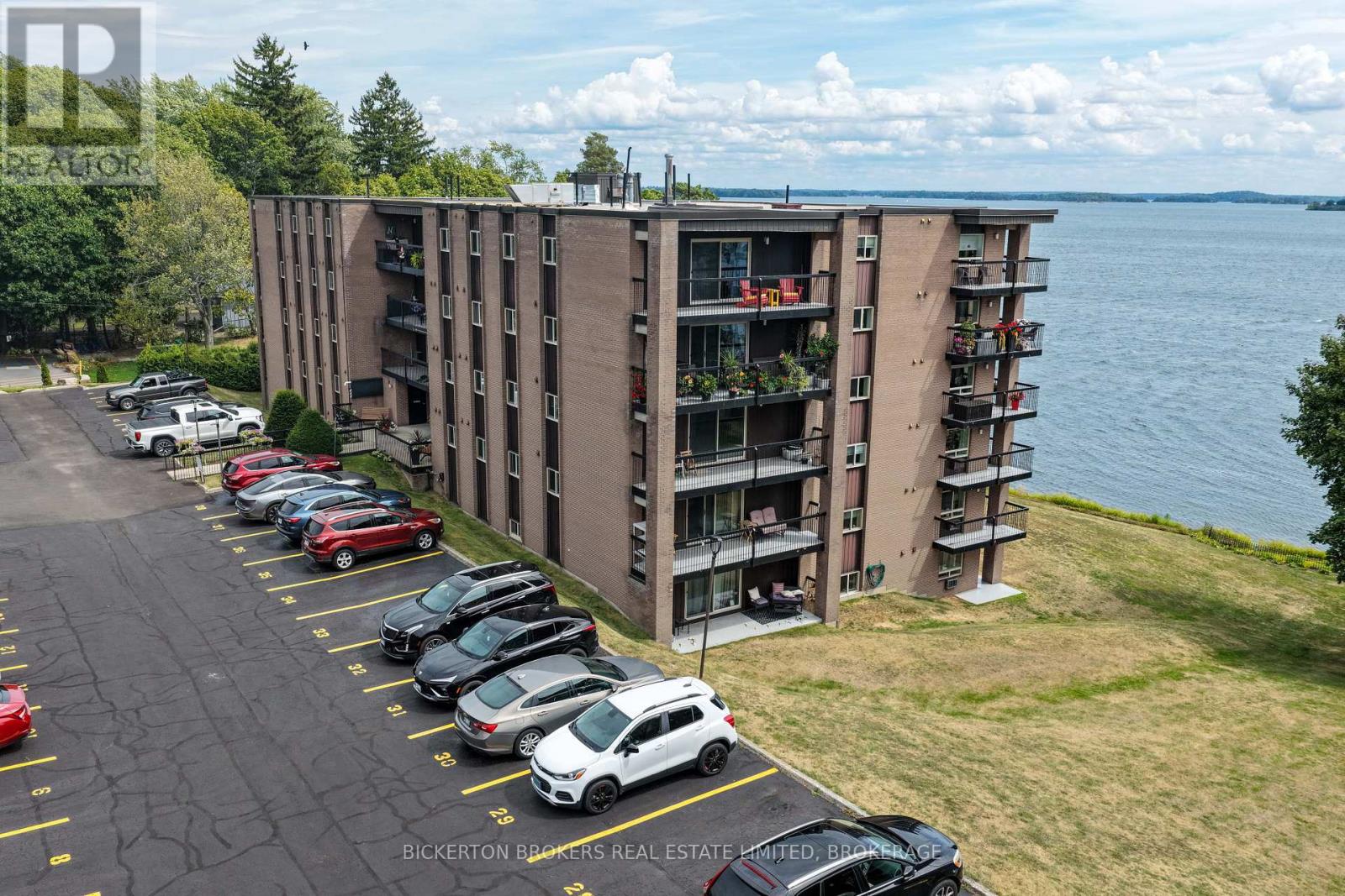 301 610 William St S, Gananoque, ON K7G 3A4