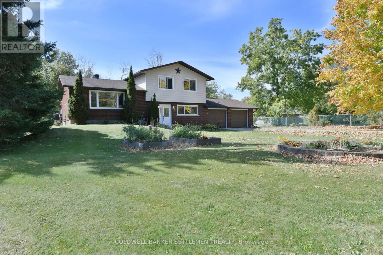 2 Salmon Side Rd, Rideau Lakes, ON K7A 4S5