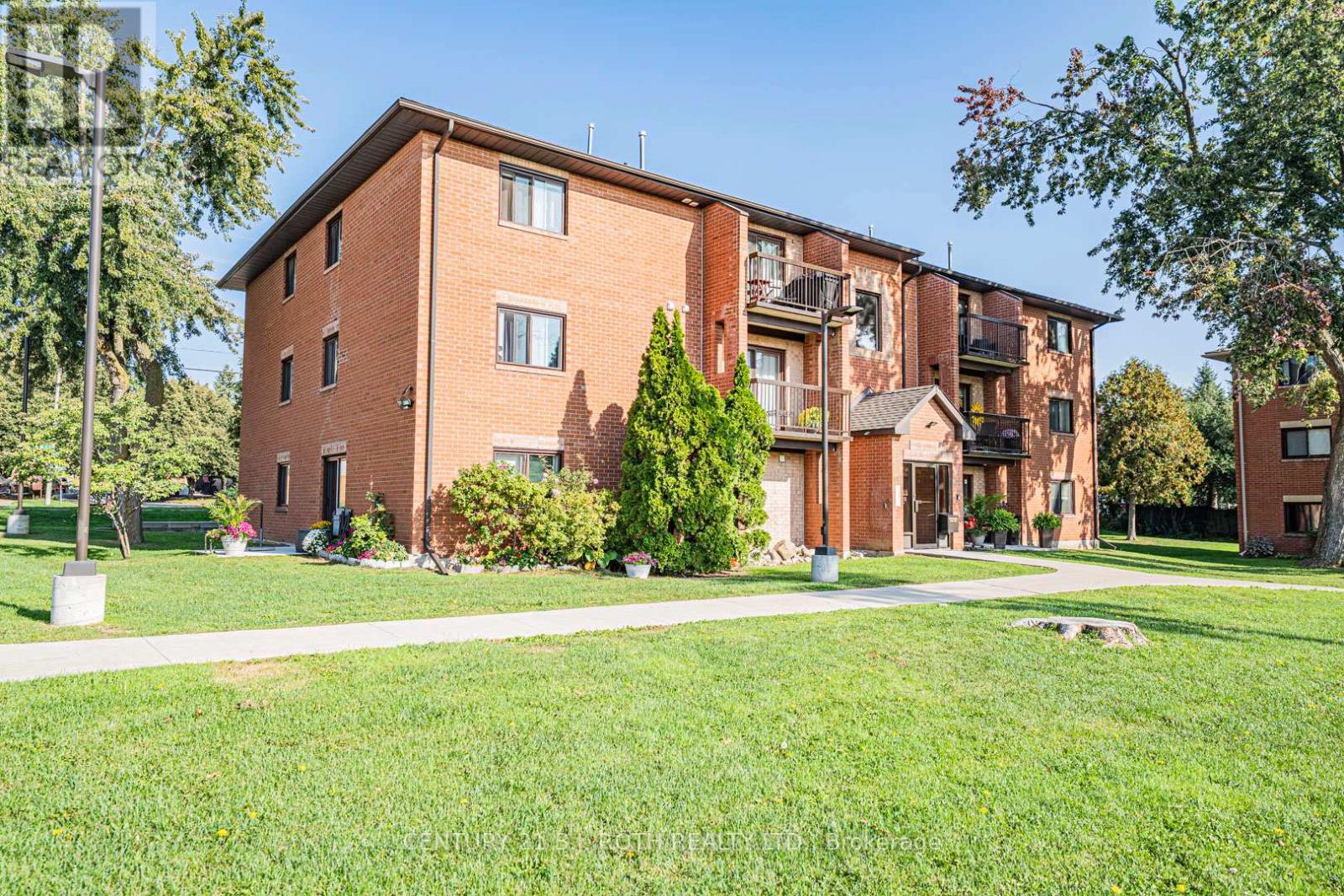 147 Edgehill Dr Unit G10 Dr, Barrie, ON L4N 1L9