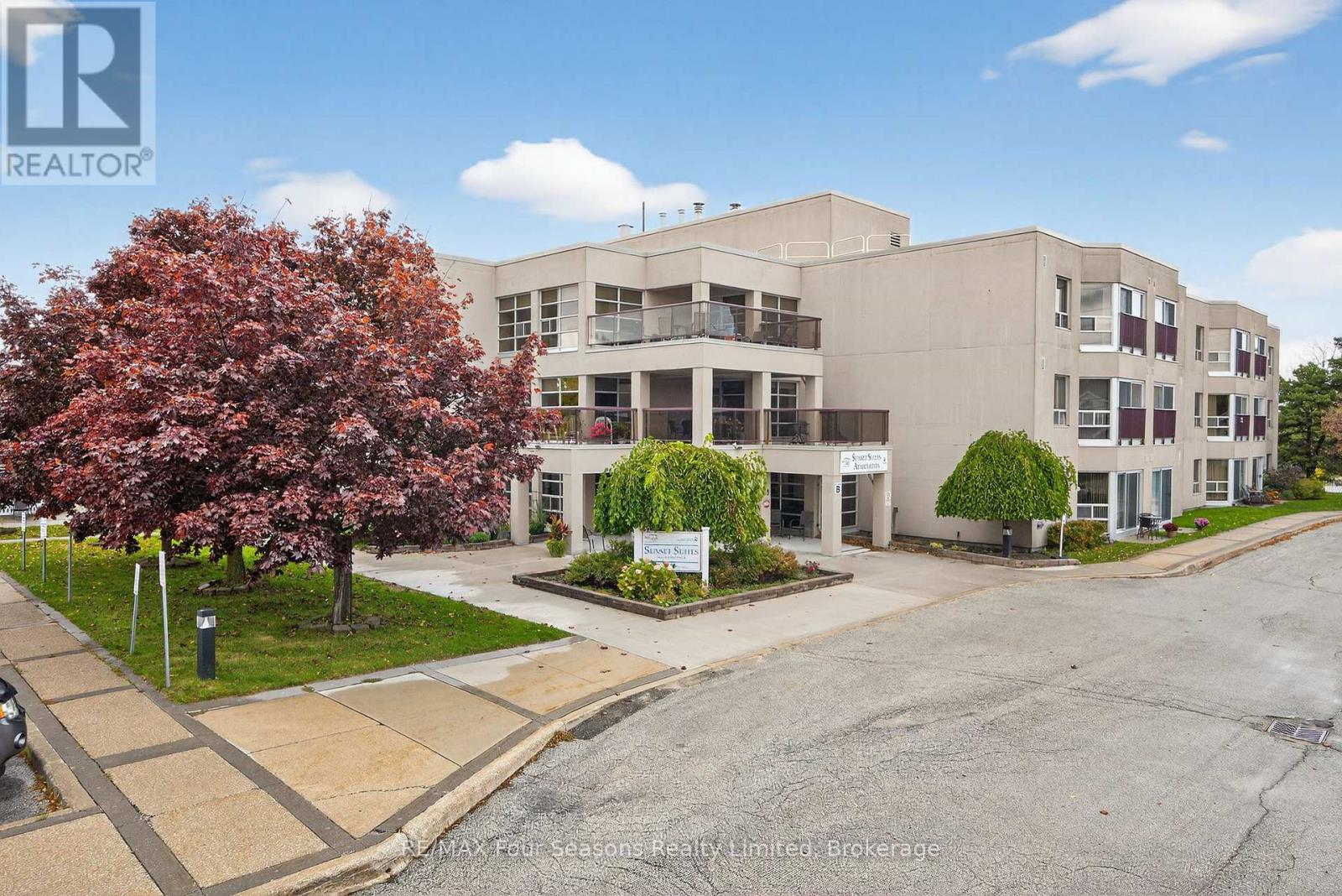 206 49 Raglan St, Collingwood, ON L9Y 1P7