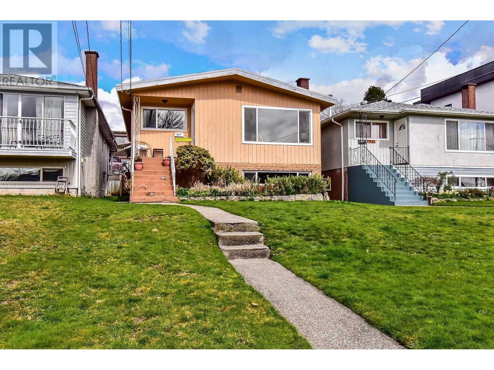 5477 Portland St, Burnaby, BC V5J 2R5