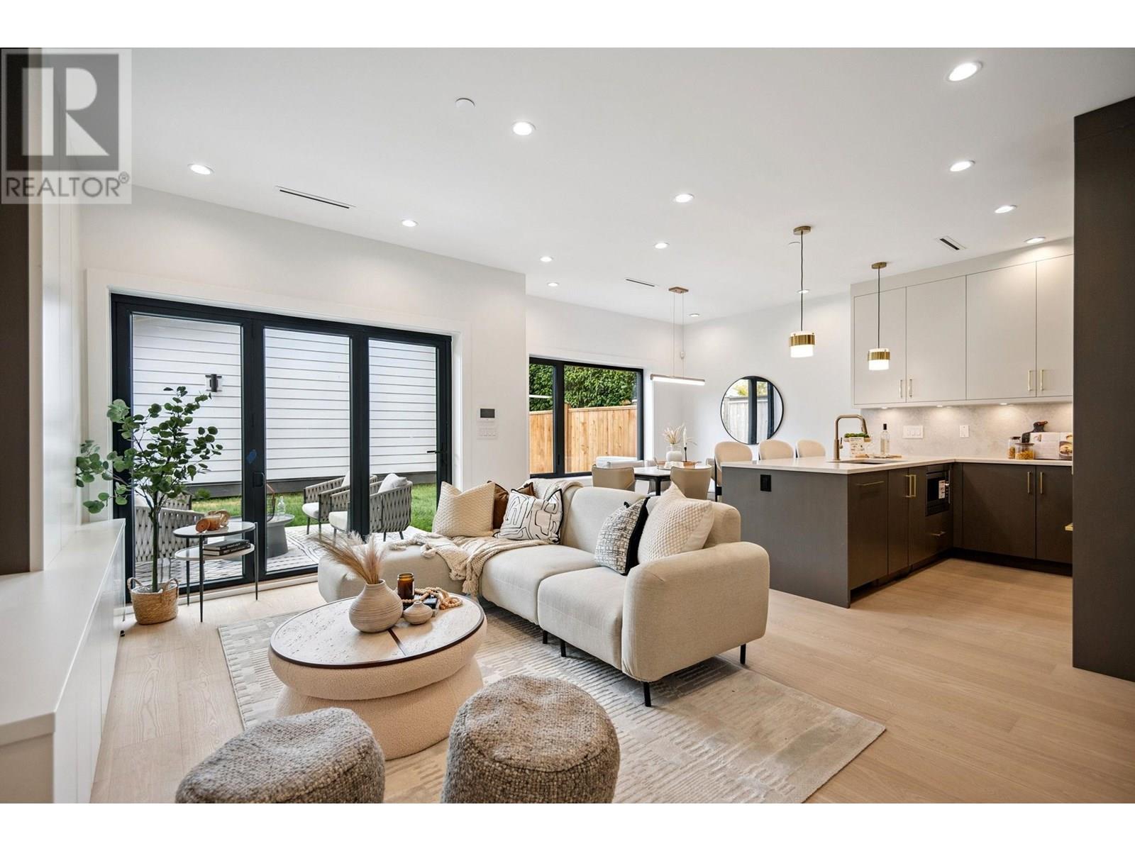 1079 East 14th Avenue #2, Vancouver, BC V5T 2P1