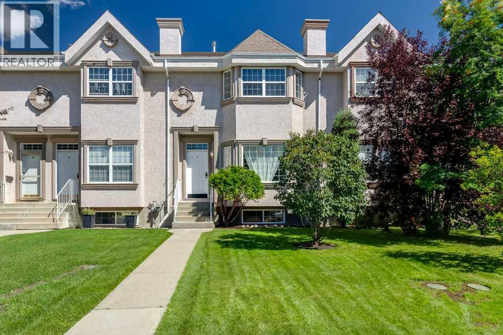 7 Adams Close, Red Deer, AB T4R 2W4