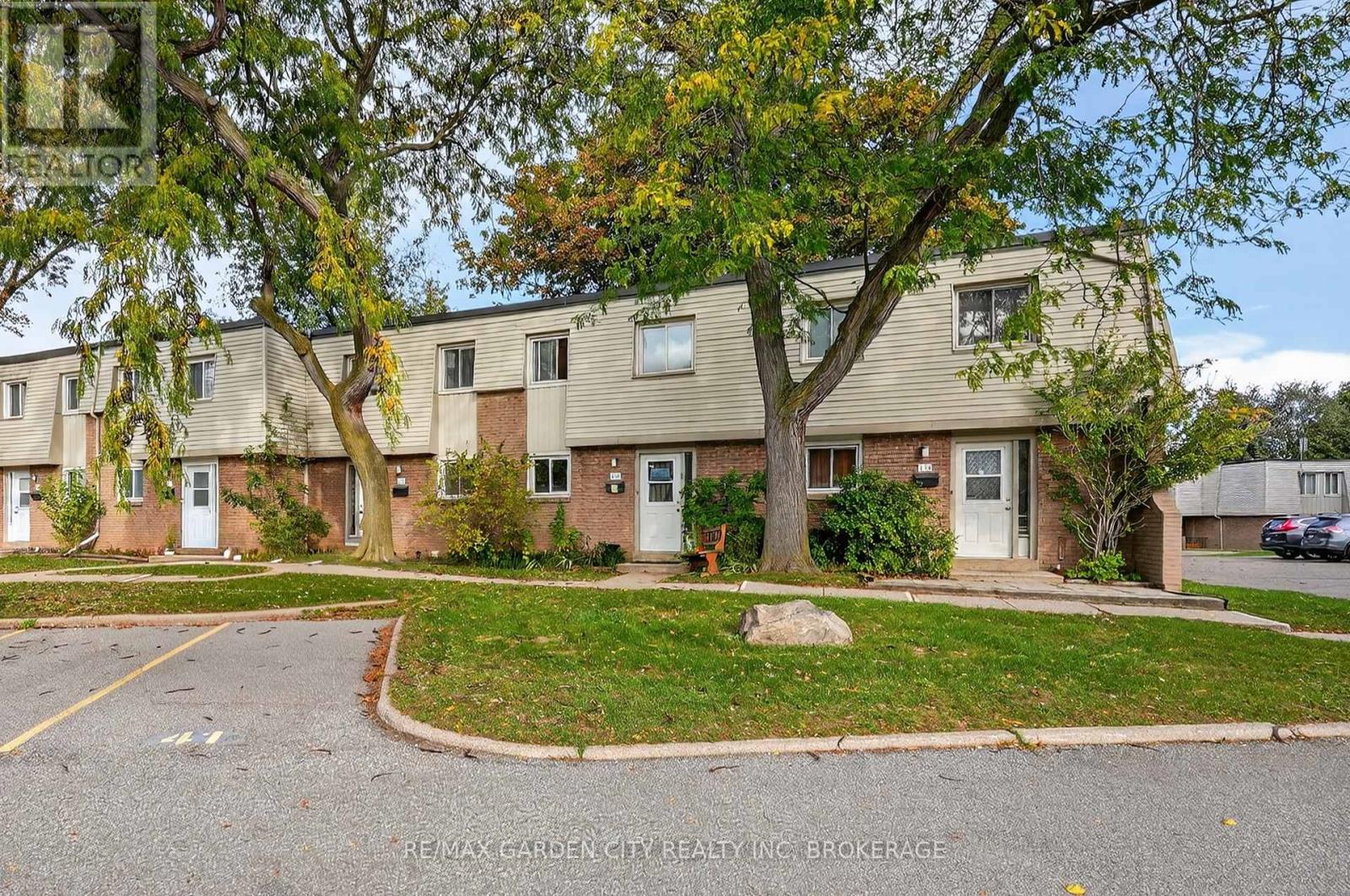 133 17 Old Pine Trl, St. Catharines, ON L2M 6P9