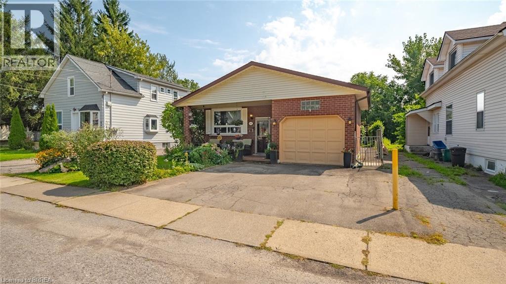 6442 Taylor St, Niagara Falls, ON L2G 2G1