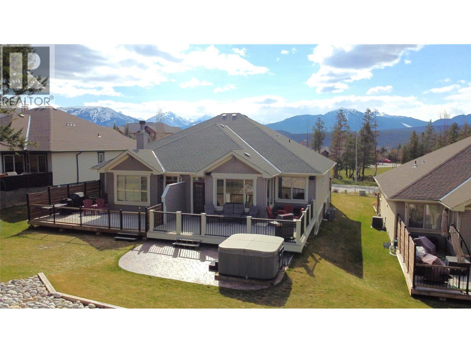 4886 Ridge Rd, Radium Hot Springs, BC V0A 1M0