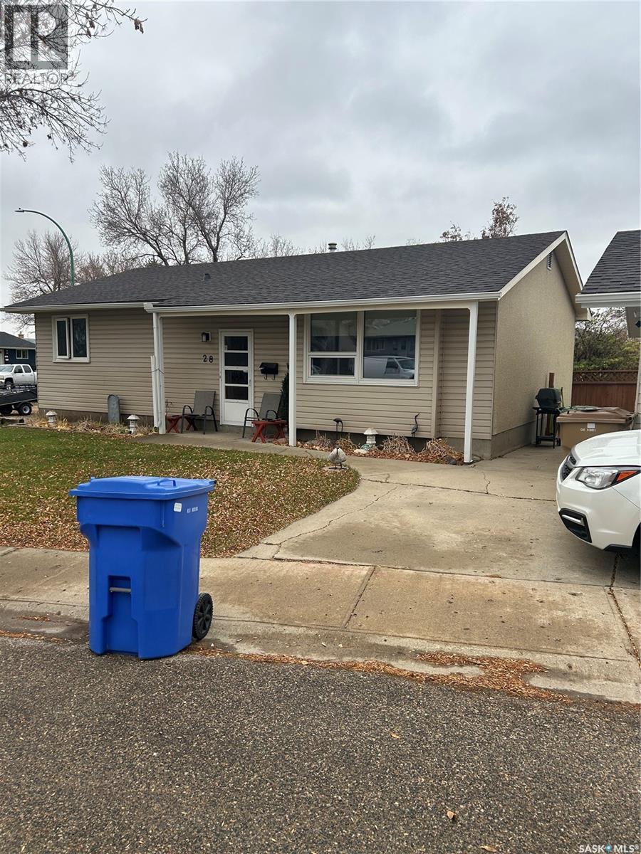 28 Carmichael Rd, Regina, SK S4R 0C5