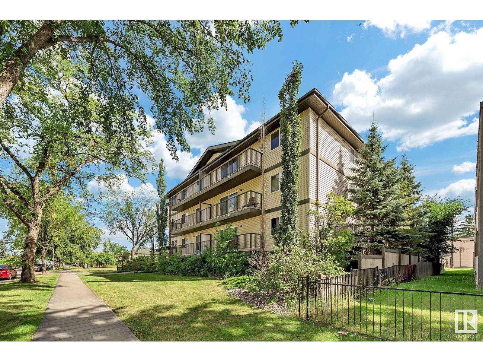 11935 106 Street #103, Edmonton, AB T5G 2R4
