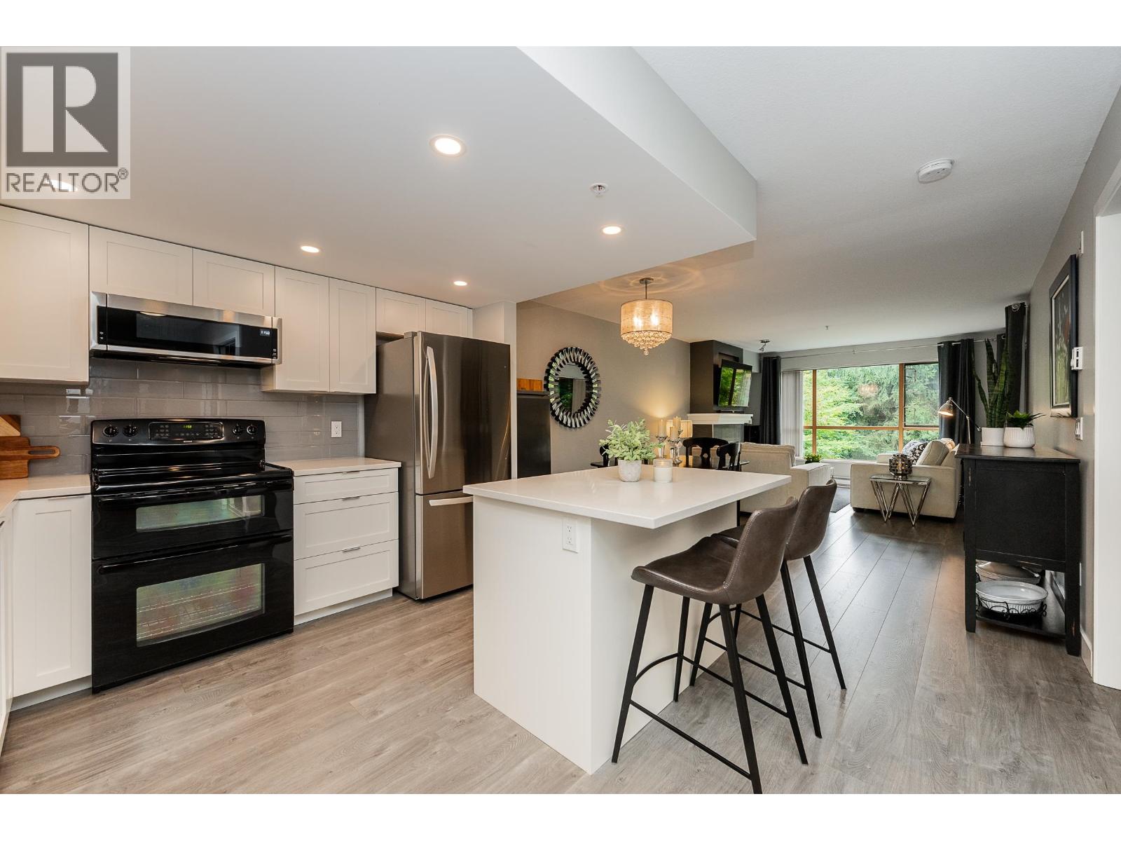 285 Newport Drive Unit 204, Port Moody, BC V3H 5J6