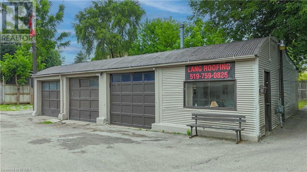 83 Walnut St, Brantford, ON N3T 1H3