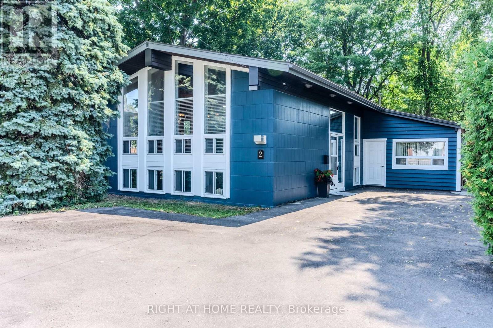 2 Prince Charles Dr, Halton Hills, ON L7G 3T7