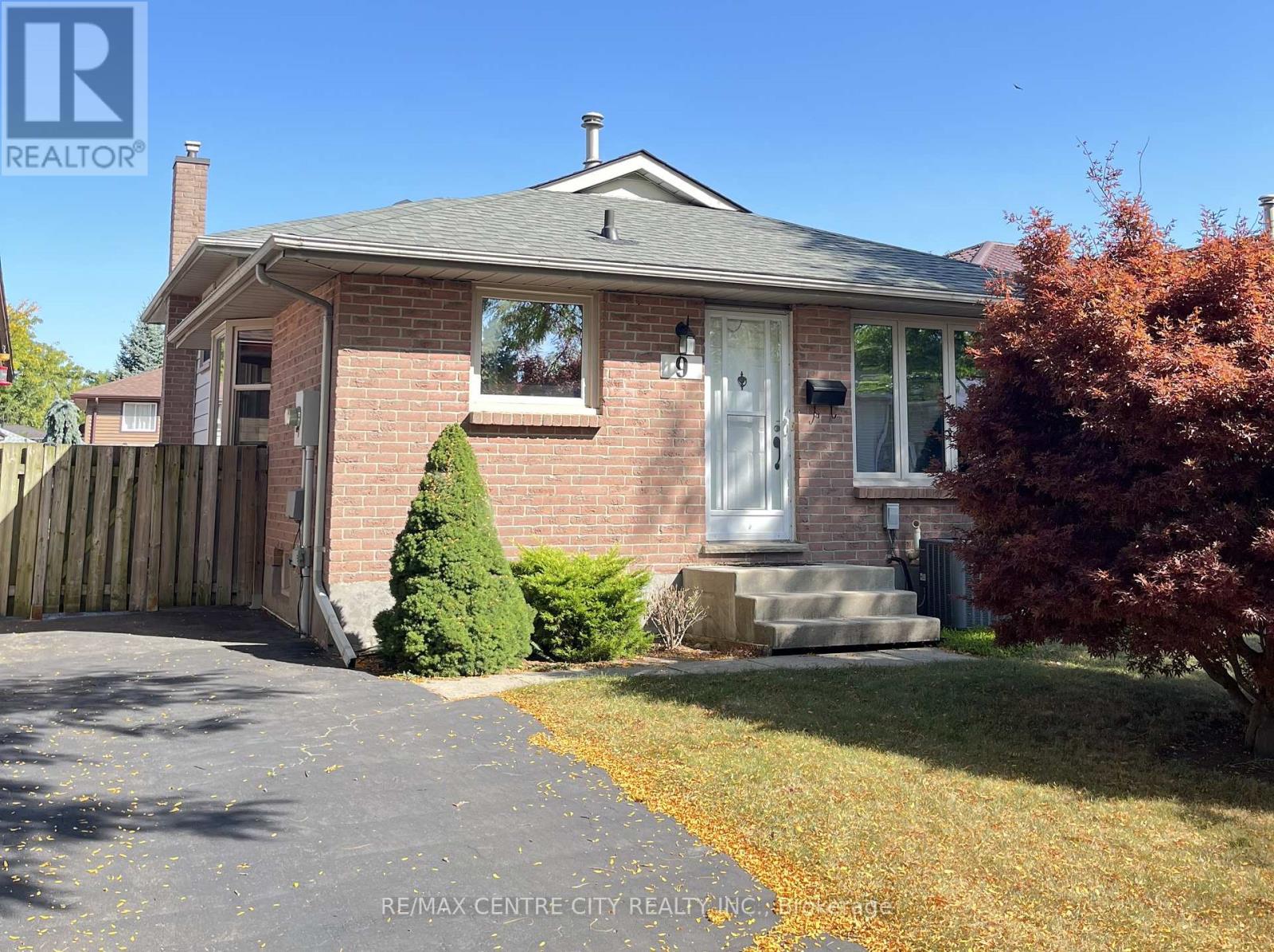 9 Speight Cres, London, ON N5V 3W2