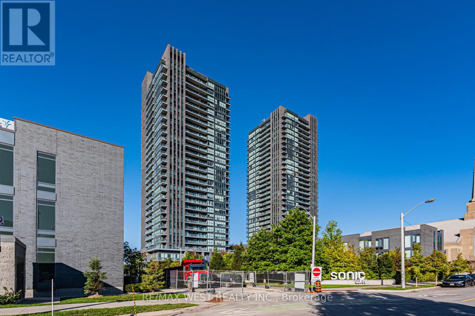 1405 6 Sonic Way, Toronto, ON M3C 0P1