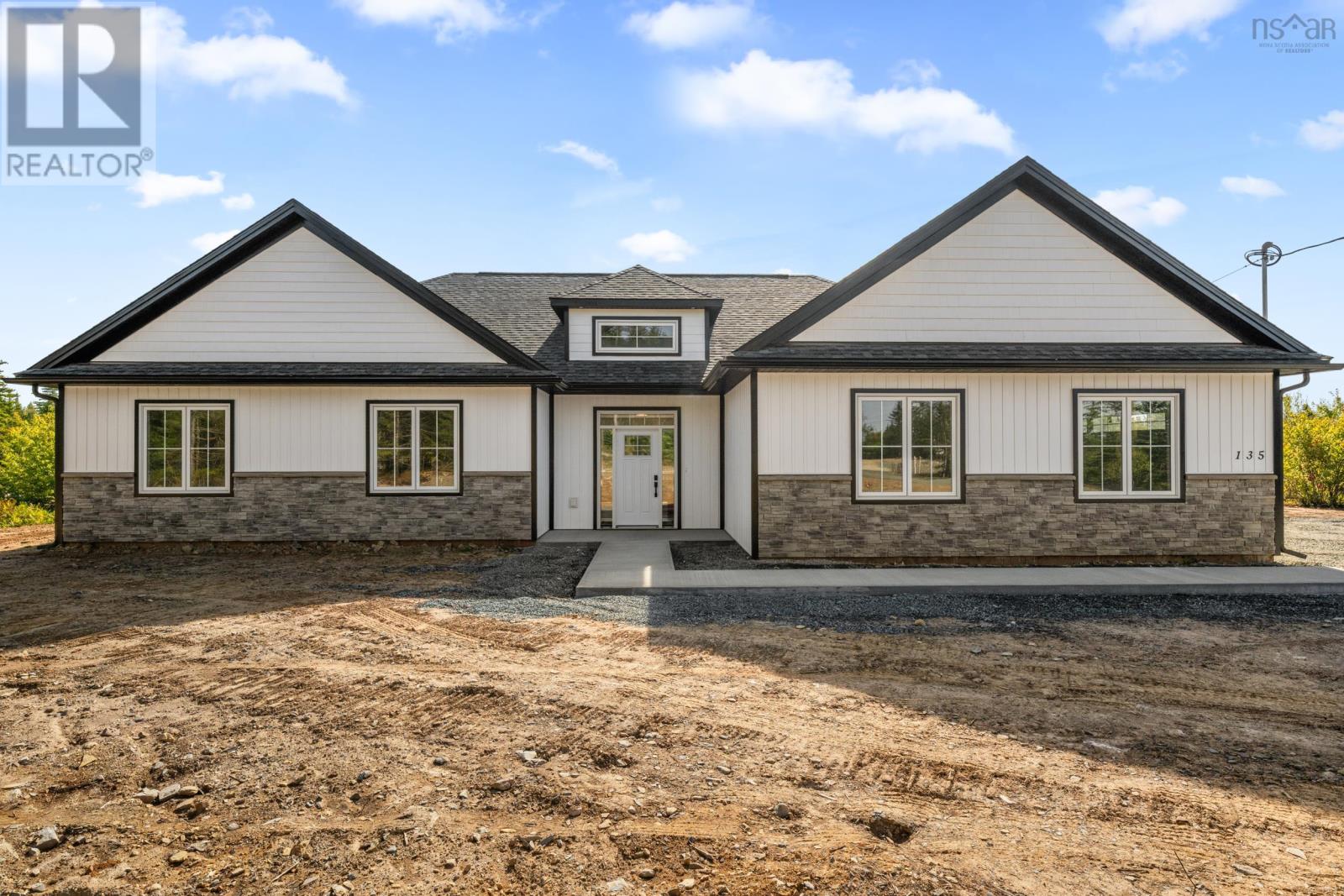 135 Zaffre Dr, Middle Sackville, NS B4E 0X4