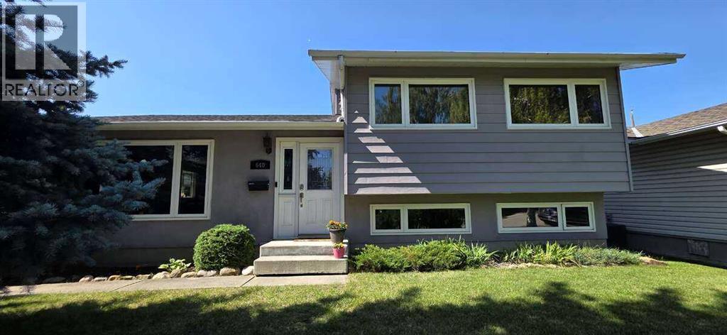 640 Willowburn Cres SE, Calgary, AB T2J 1N1