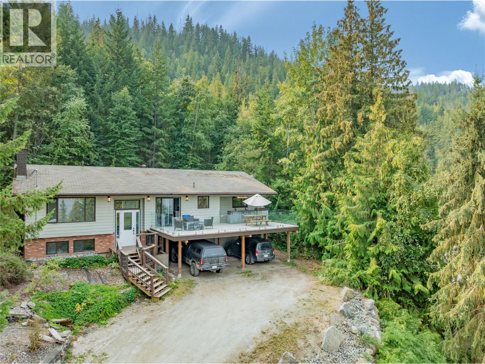 4018 Greaves Rd, Eagle Bay, BC V0E 1T0