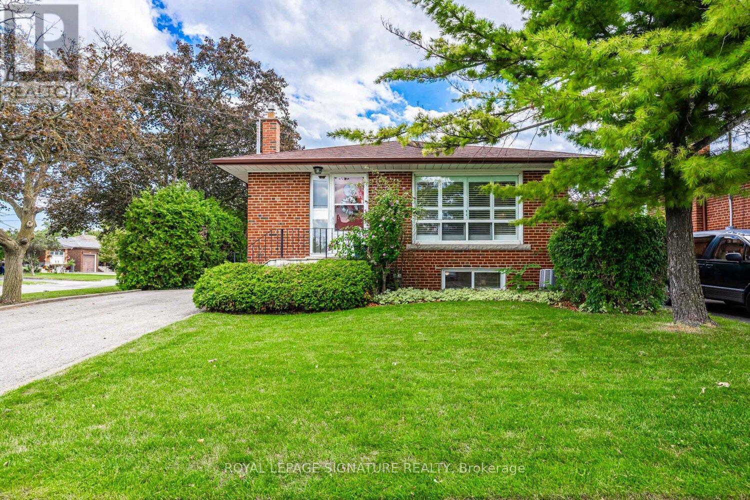 19 Brian Ave, Toronto, ON M1R 3J1