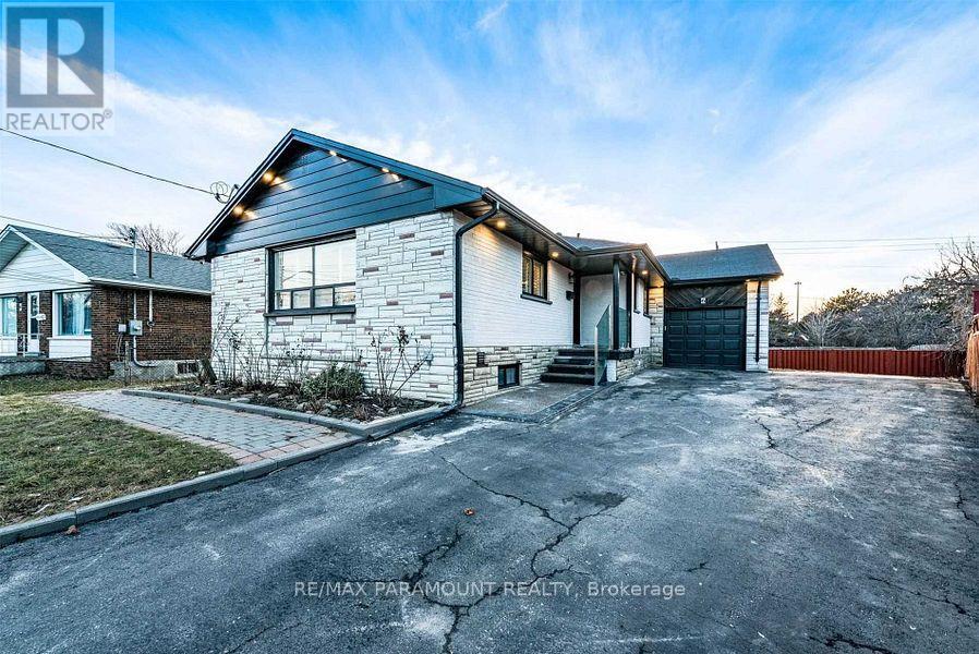 6 Arkley Cres, Toronto, ON M9R 3S3