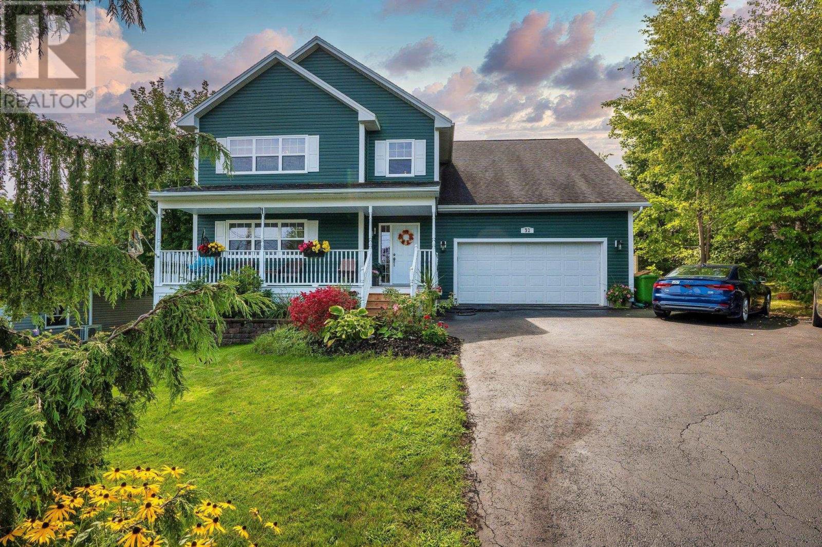 32 Halewood Dr, Falmouth, NS B0P 1L0
