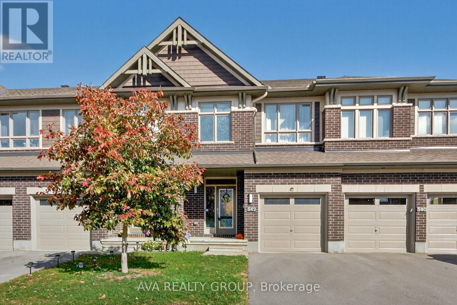 542 Triangle St, Ottawa, ON K2M 0M5