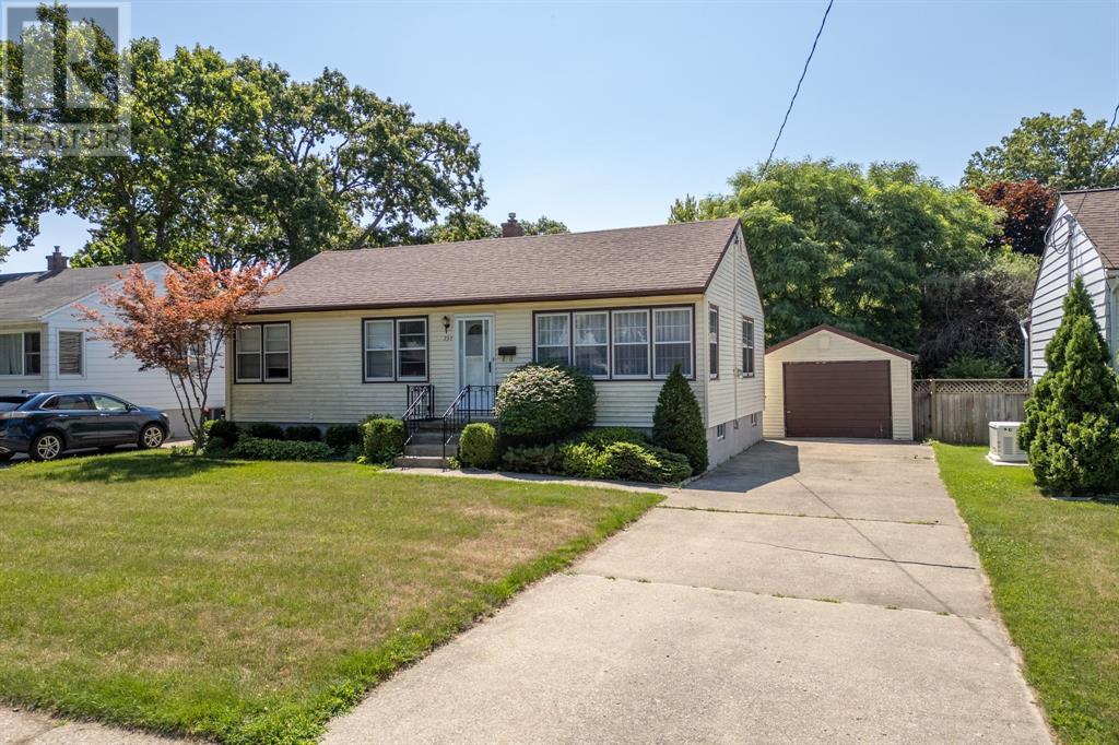 751 Kemsley Dr, Sarnia, ON N7V 2M3