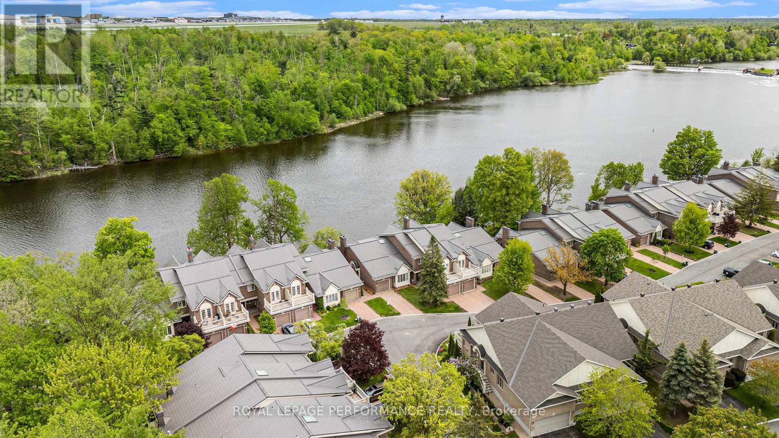 81 Waterford Dr, Ottawa, ON K2E 7V4