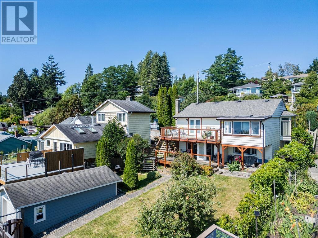 614 Glen Rd, Gibsons, BC V0N 1V9