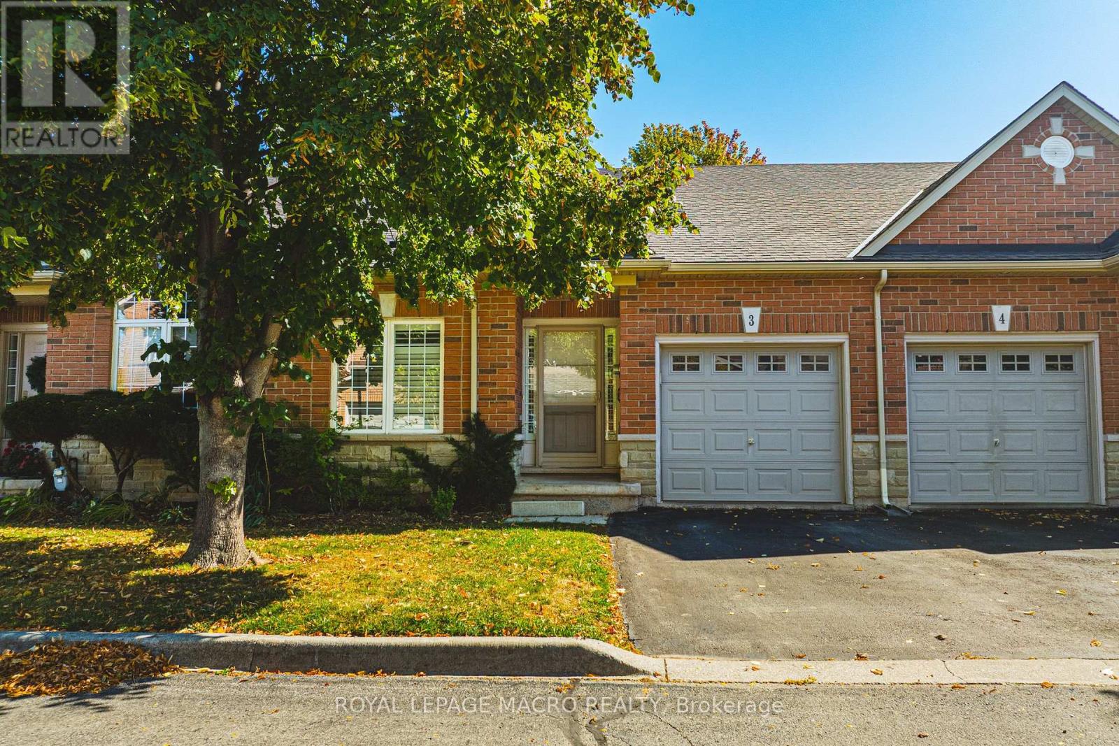 3 163 Livingston Ave, Grimsby, ON L3M 3X6