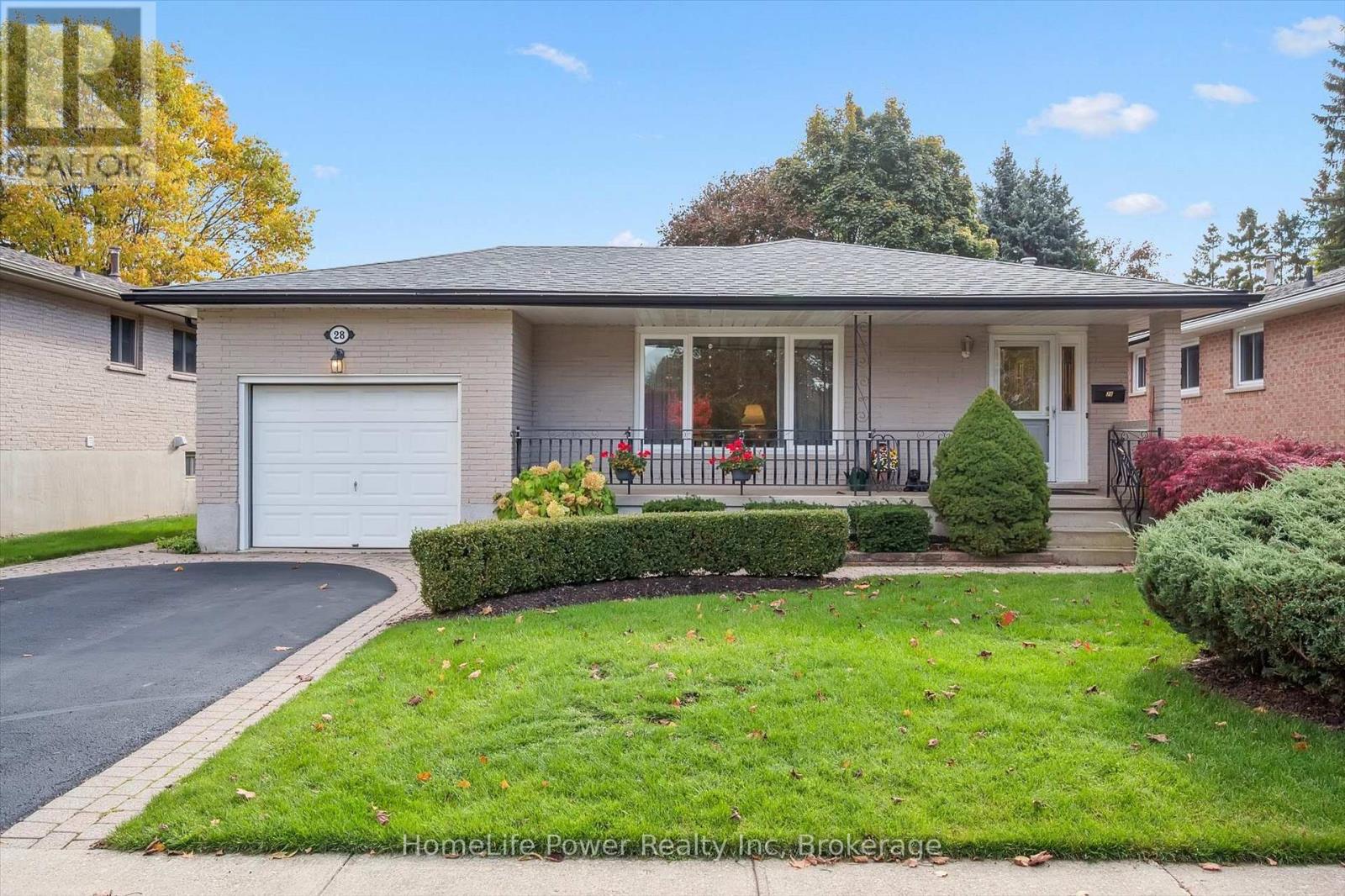 28 Matthew Dr, Guelph, ON N1H 7L7