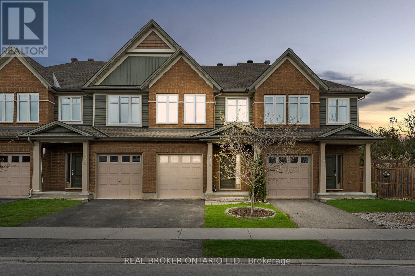 792 Cedar Creek Dr, Ottawa, ON K1T 0B3