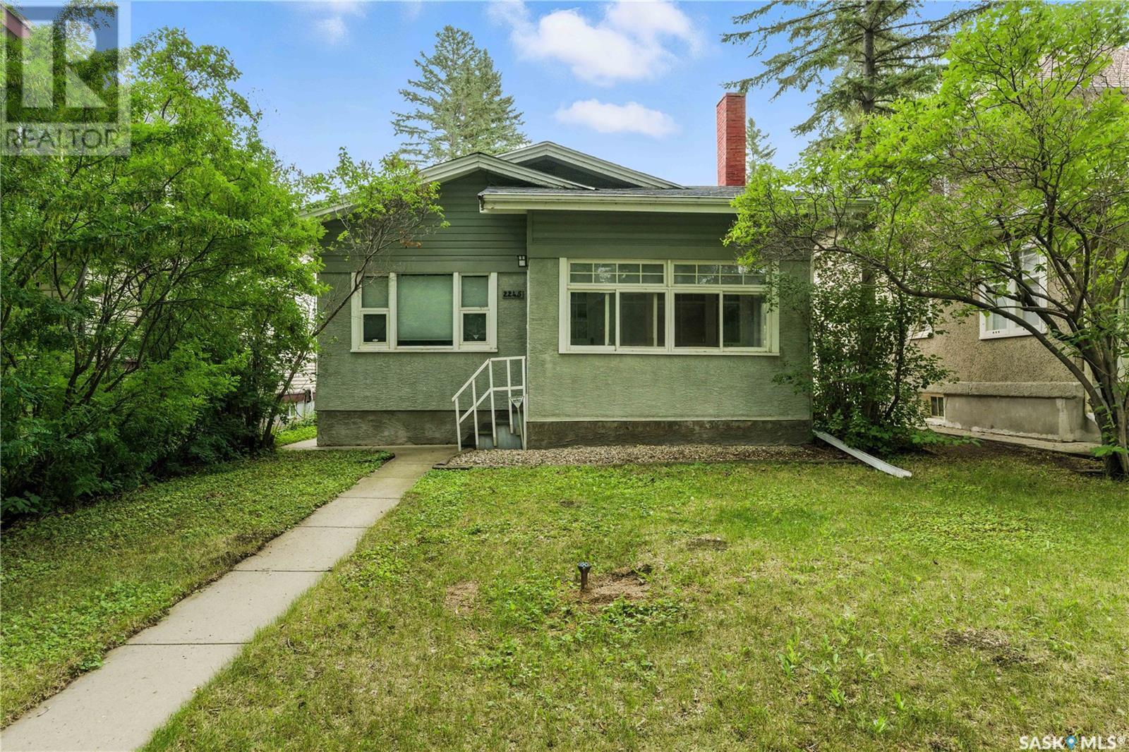 2245 Garnet St, Regina, SK S4T 3A1