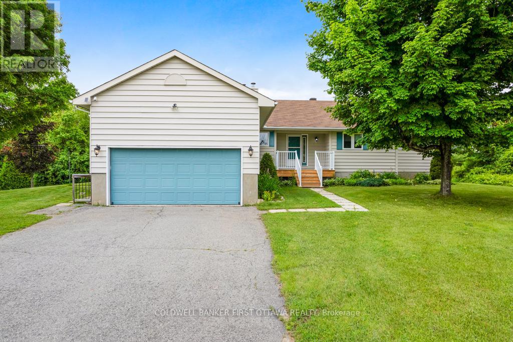 640 Mcconnell Rd, Montague, ON K0G 1N0