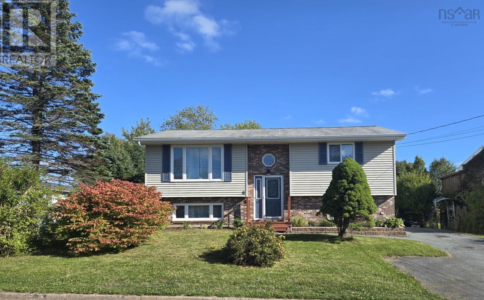 8 Sherwood St, Cole Harbour, NS B2V 2P4