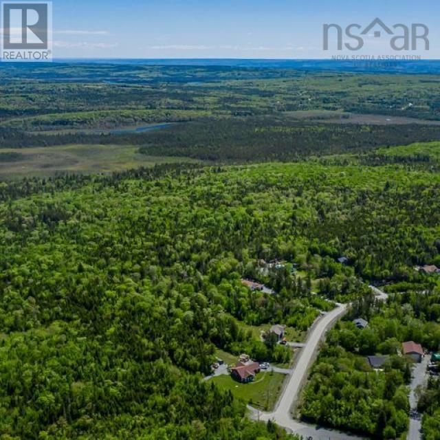 105 Moonlight Dr, Mount Uniacke, NS B0N 1Z0