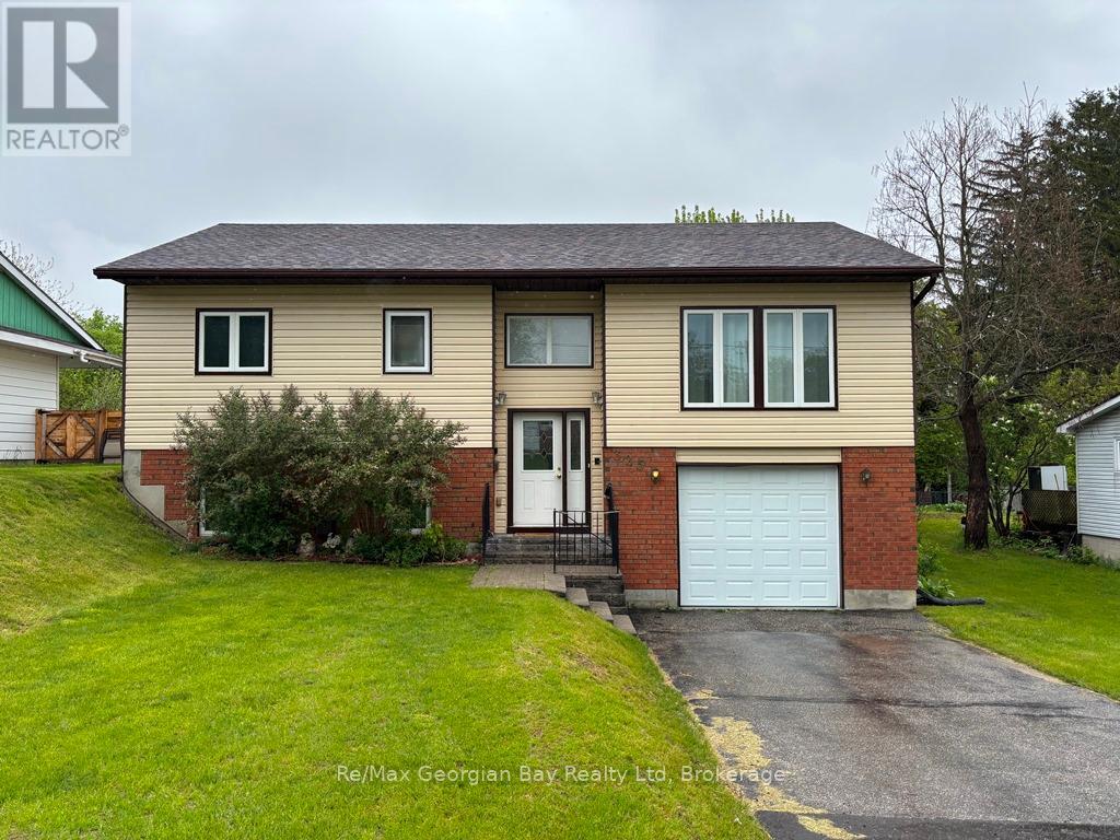 325 Ouida St, Tay, ON L0K 2C0