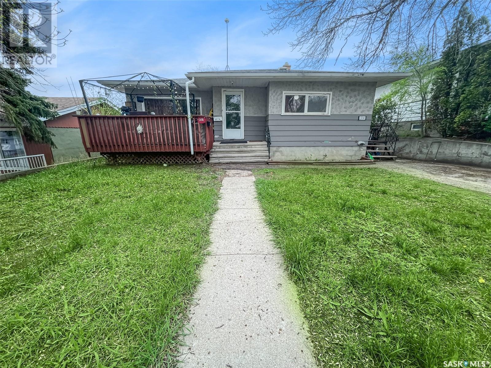 314 10 Avenue Northwest, Swift Current, SK S9H 1B6