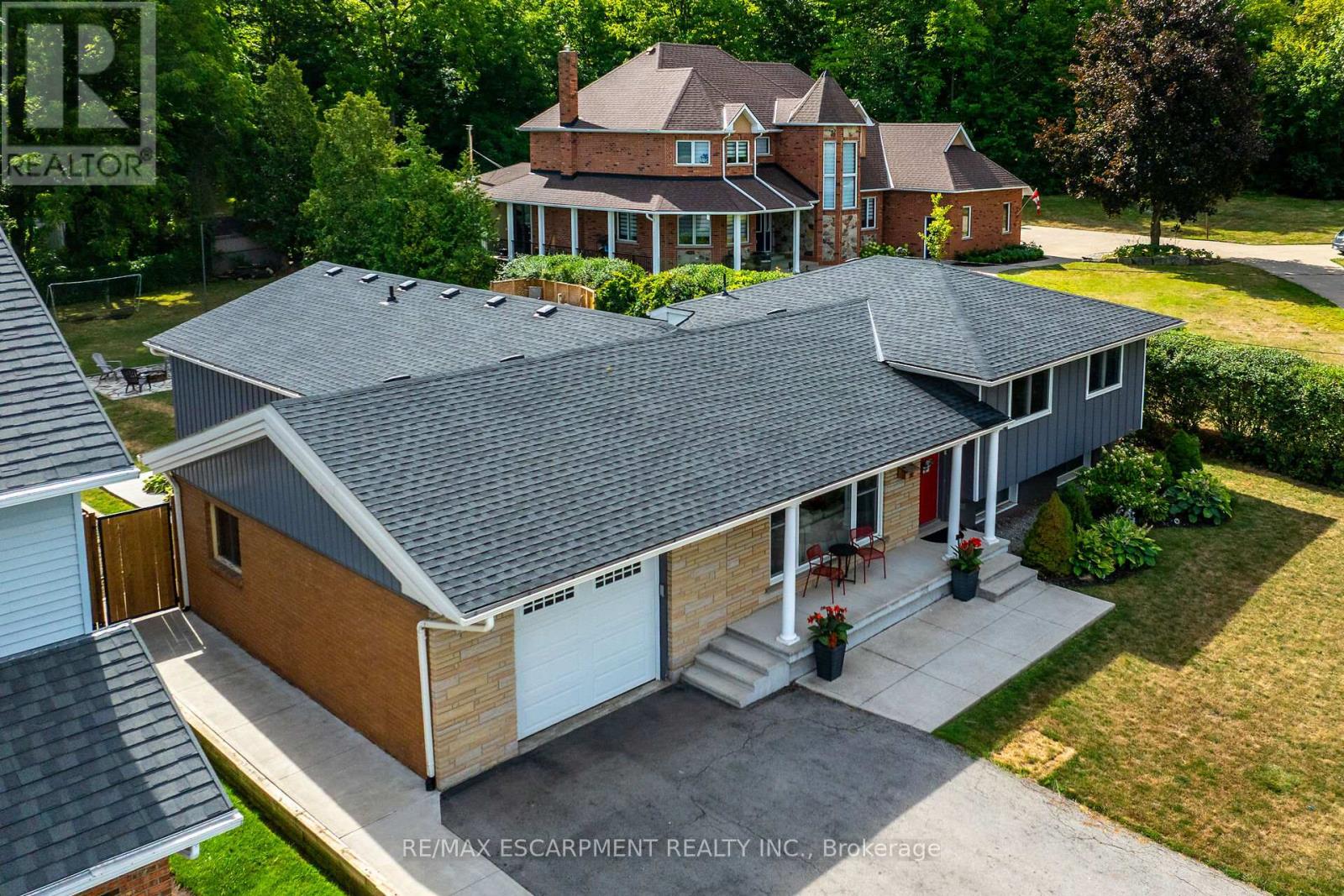 142 Mcneilly Rd, Hamilton, ON L8E 5J1
