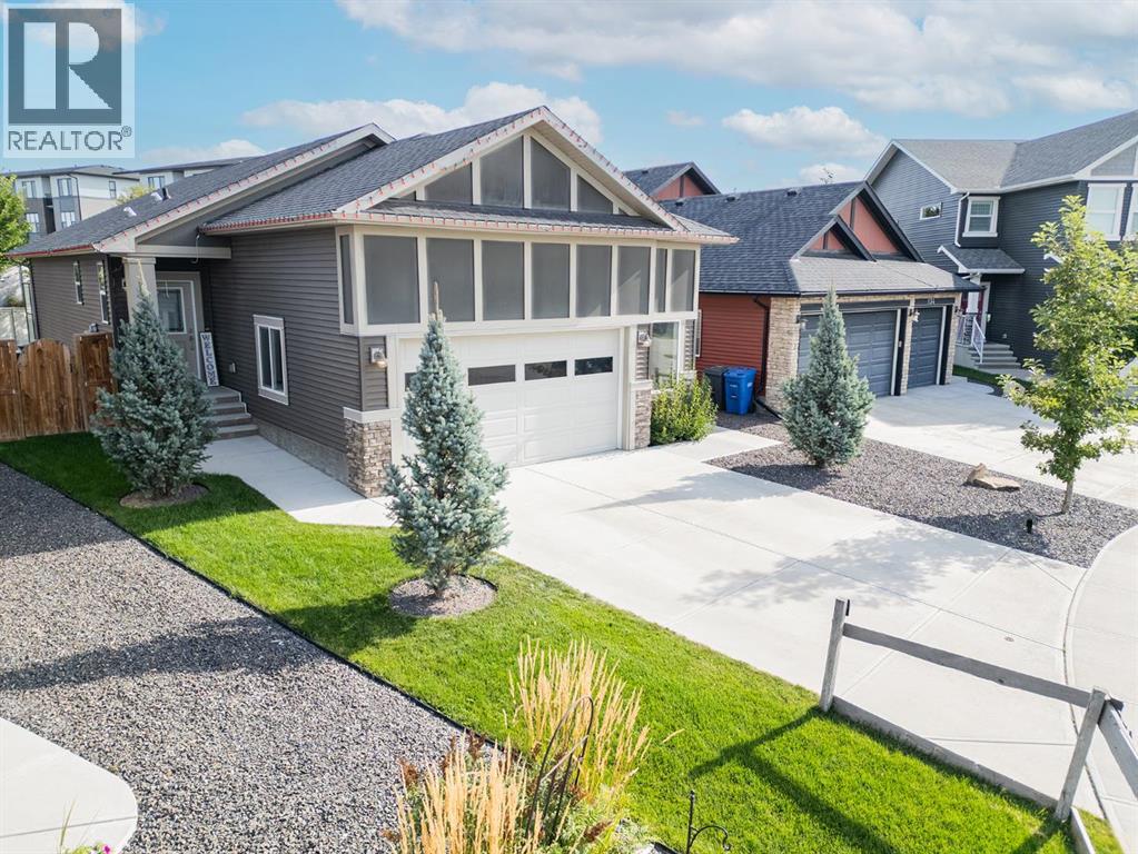 136 Drake Landing Gdns, Okotoks, AB T1S 0H1