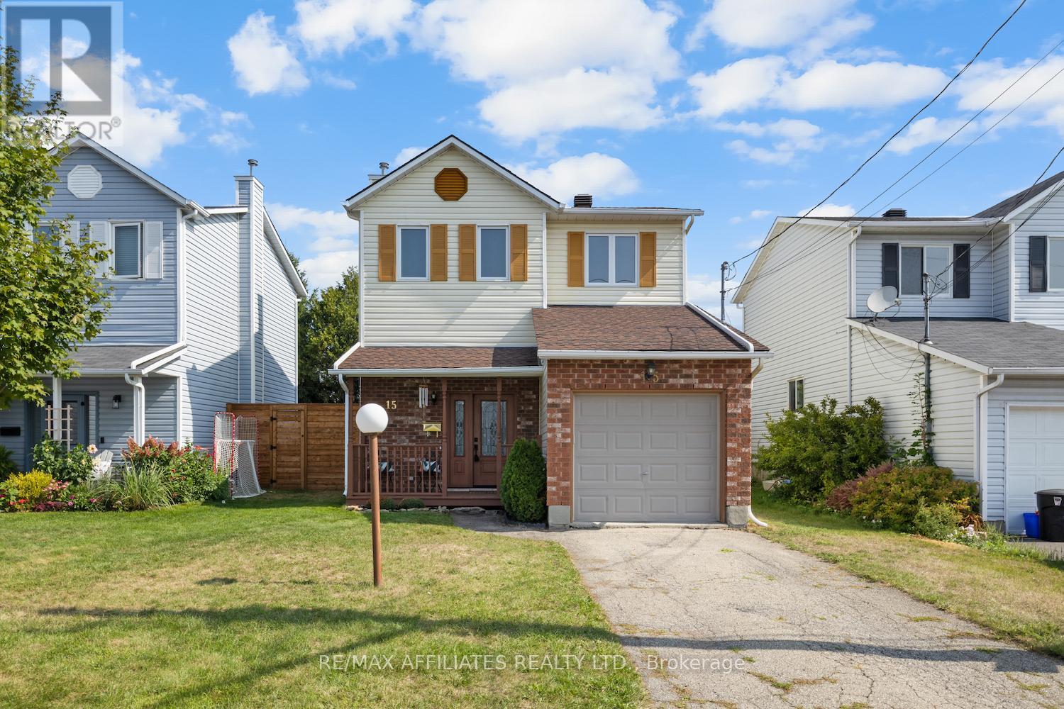 15 Lemaistre St, Carleton Place, ON K7C 4K5