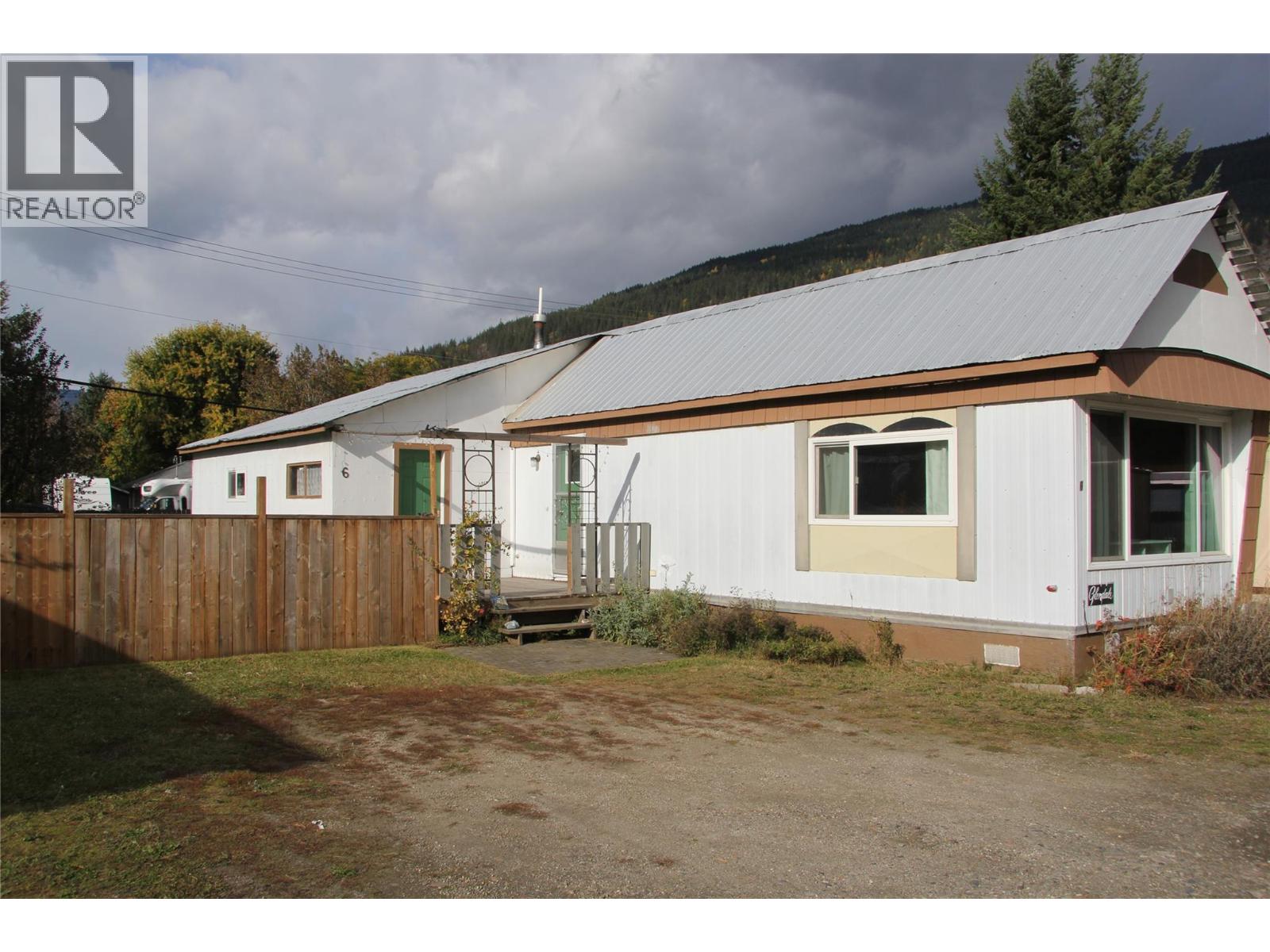1204 Maplewood Street Unit 6, Revelstoke, BC V0E 2S2