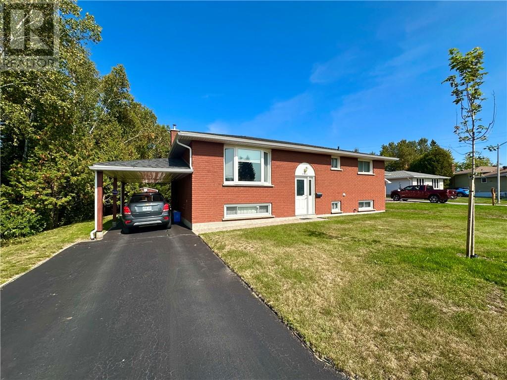 2306 Robin St, Greater Sudbury, ON P3A 5E8