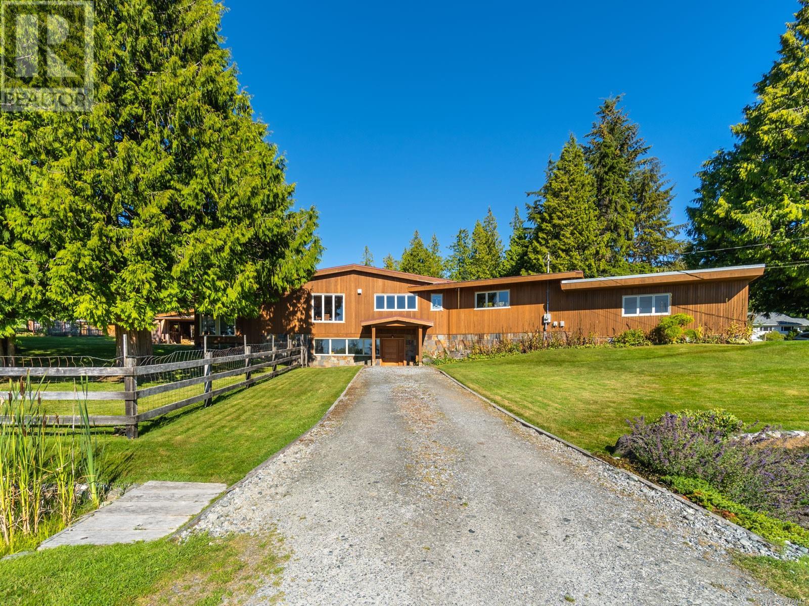 410 17 Ave, Mount Waddington A, BC V0N 3E0
