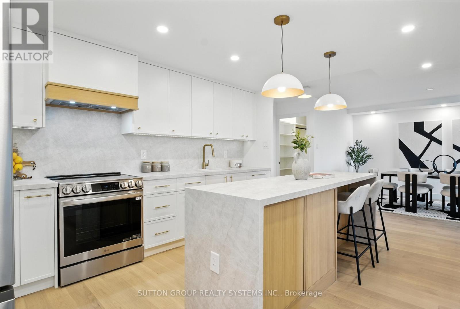 907 812 Burnhamthorpe Rd, Toronto, ON M9C 4W1
