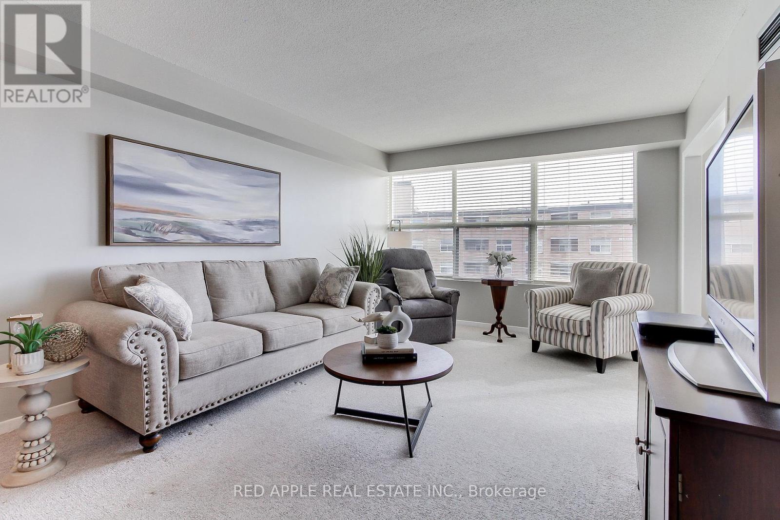 910 250 Davis Dr, Newmarket, ON L3Y 7T7