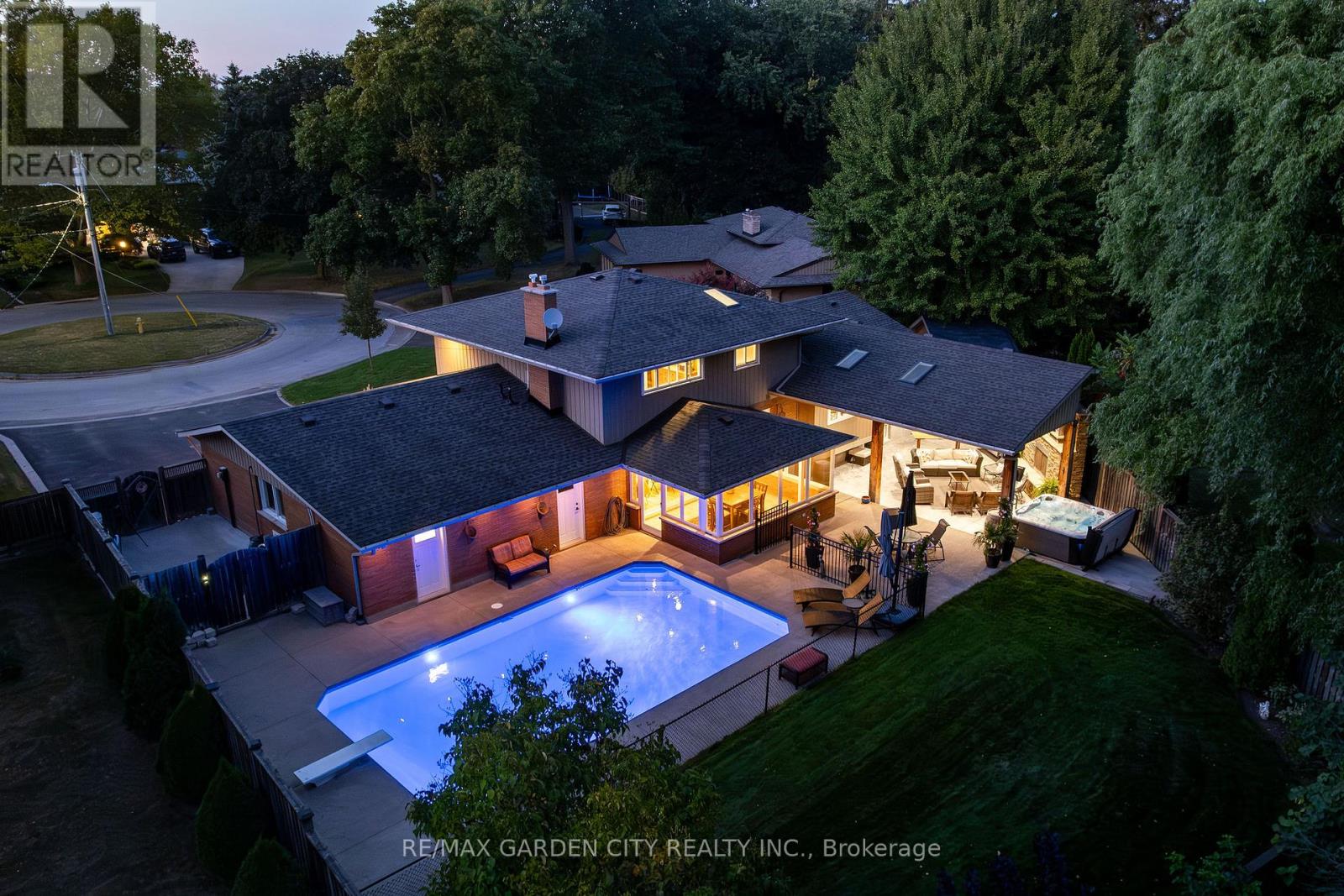 26 Cabot Dr, St. Catharines, ON L2M 2G1