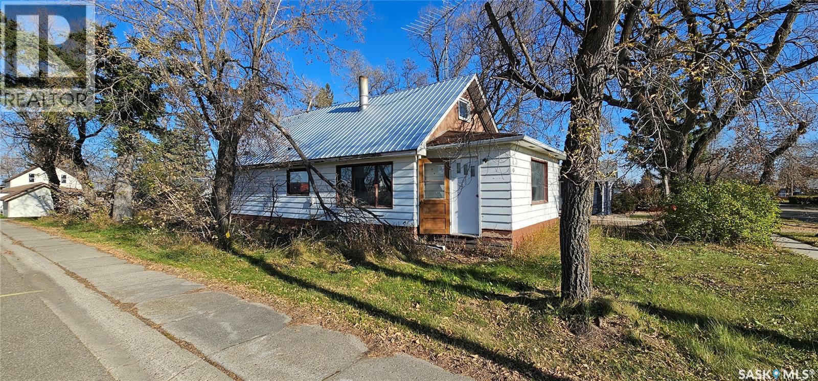 102 3 Avenue, Kelvington, SK S0A 1W0